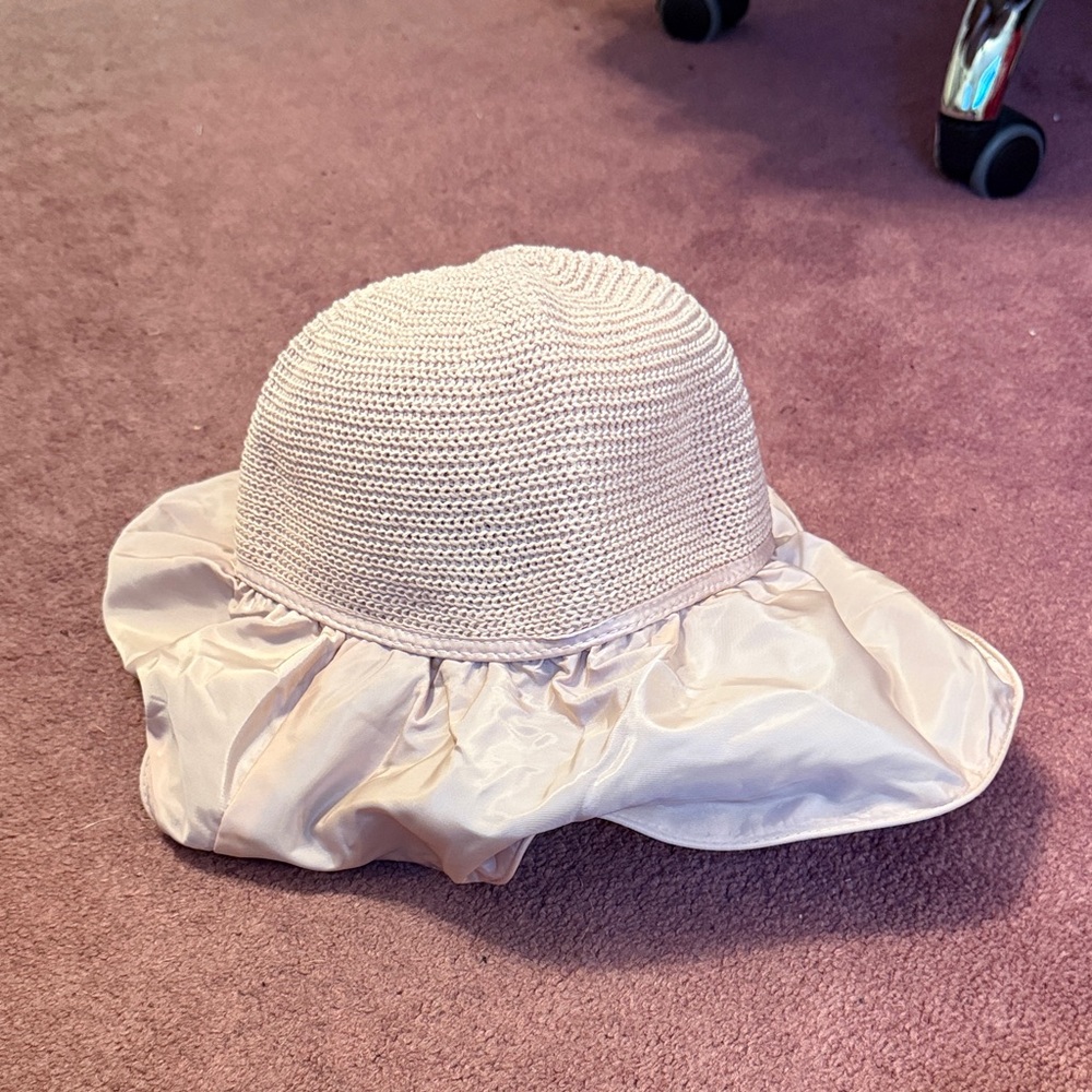 Adjustable bucket hat